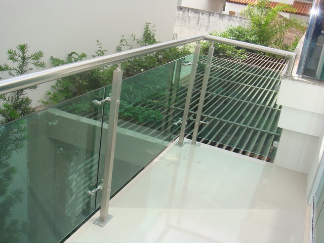 Guarda Corpo em Inox Sistema Torre HR 1022 
